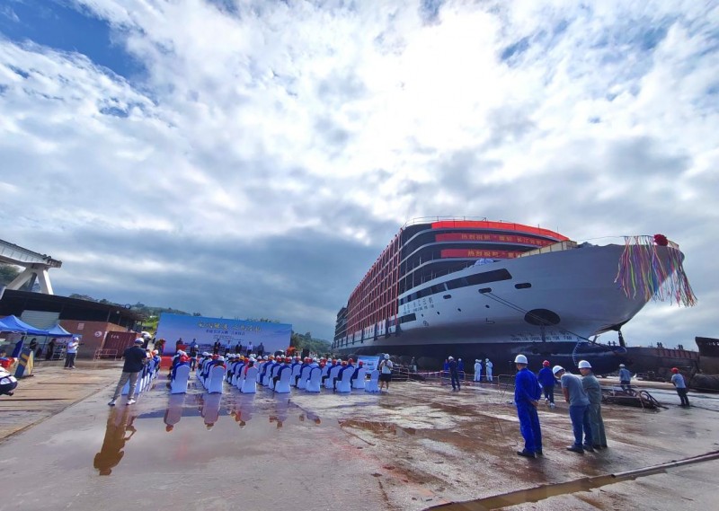 重轮集团打造旅游新标杆  150米长江三峡豪华游轮“重轮 长江云帆”顺利吉水